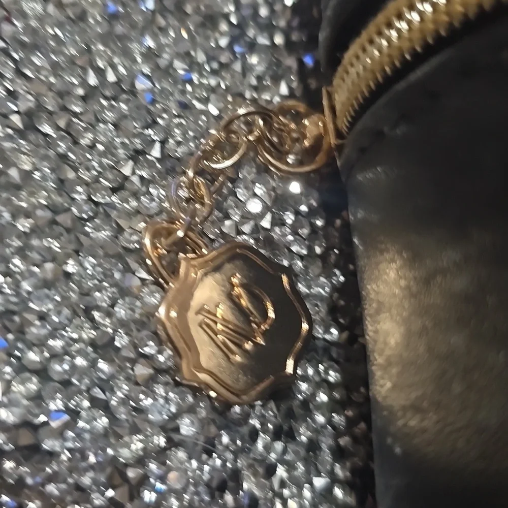 ❇️🧚‍♀️Kat Von D RARE Vegan Leather Cylinder Bag NWOTag